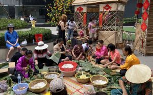 Tổ chức gói bánh chưng tại địa điểm khách